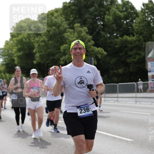 29.06.2025 - hella hamburg halbmarathon Jannik Wohlers http://msf.ph/oto/8139846 29.06.2025 10:42:47 Lombardsbrücke 1149, 1467, 1788, 1816, 2103, 2158, 2267, 2361, 2971, 3074, 3329, 3518, 3638, 4056, 4177, 4302, 4680, 5067, 5268, 5610, 5720, 5755, 5967, 7043, 7461, 7872, 8184, 8435, 8795, 8991, 9072, 9304, 9644, 9976, 10180, 10536, 11093, 11443, 11649, 11671, 12485, 12603, 13417, 13526, 13676, 13684, 13685, 13786, 13852, 15246, 15509, 15514, 15717, 16055, 16263, 16264, 16789, 16840, 17609, 17921, 18434, 18435, 18540, 18898, 19031, 19115 meine-sportfotos.de