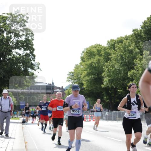 29.06.2025 - hella hamburg halbmarathon Jannik Wohlers http://msf.ph/oto/8139848 29.06.2025 10:04:56 Lombardsbrücke 1863, 1981, 2288, 2298, 3578, 4014, 4220, 5073, 6059, 7826, 8999, 9007, 9075, 9165, 9559, 9680, 10694, 11784, 11873, 12557, 13221, 13717, 14203, 16092, 16478, 16546, 16847, 17707, 18616, 18617, 19034 meine-sportfotos.de
