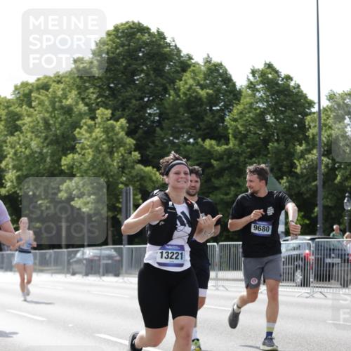 29.06.2025 - hella hamburg halbmarathon Jannik Wohlers http://msf.ph/oto/8139853 29.06.2025 10:04:56 Lombardsbrücke 1863, 1981, 2288, 2298, 3578, 4014, 4220, 5073, 6059, 7826, 8999, 9007, 9075, 9165, 9559, 9680, 10694, 11784, 11873, 12557, 13221, 13717, 14203, 16092, 16478, 16546, 16847, 17707, 18616, 18617, 19034 meine-sportfotos.de