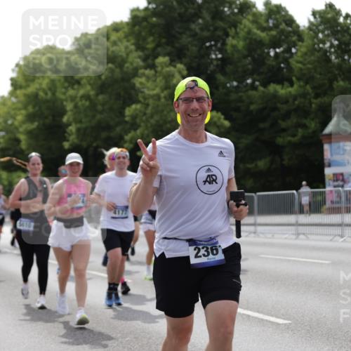 29.06.2025 - hella hamburg halbmarathon Jannik Wohlers http://msf.ph/oto/8139862 29.06.2025 10:42:47 Lombardsbrücke 1149, 1467, 1788, 1816, 2103, 2158, 2267, 2361, 2971, 3074, 3329, 3518, 3638, 4056, 4177, 4302, 4680, 5067, 5268, 5610, 5720, 5755, 5967, 7043, 7461, 7872, 8184, 8435, 8795, 8991, 9072, 9304, 9644, 9976, 10180, 10536, 11093, 11443, 11649, 11671, 12485, 12603, 13417, 13526, 13676, 13684, 13685, 13786, 13852, 15246, 15509, 15514, 15717, 16055, 16263, 16264, 16789, 16840, 17609, 17921, 18434, 18435, 18540, 18898, 19031, 19115 meine-sportfotos.de