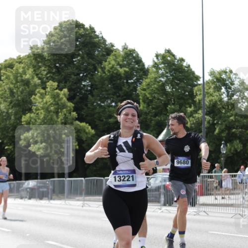 29.06.2025 - hella hamburg halbmarathon Jannik Wohlers http://msf.ph/oto/8139871 29.06.2025 10:04:57 Lombardsbrücke 1863, 1936, 1981, 2288, 2298, 3578, 4014, 4220, 5073, 6059, 7826, 8999, 9007, 9075, 9165, 9559, 9680, 10694, 11784, 11873, 12557, 13221, 13717, 14203, 14465, 14642, 16092, 16478, 16546, 16847, 17707, 18616, 18617, 19034 meine-sportfotos.de