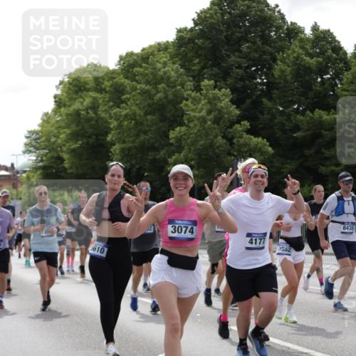 29.06.2025 - hella hamburg halbmarathon Jannik Wohlers http://msf.ph/oto/8139872 29.06.2025 10:42:48 Lombardsbrücke 1149, 1467, 1788, 1816, 1878, 2103, 2158, 2267, 2361, 2971, 3074, 3238, 3329, 3518, 3638, 4056, 4177, 4302, 4680, 5067, 5268, 5610, 5720, 5755, 5967, 7043, 7461, 7872, 8184, 8435, 8795, 8991, 9072, 9304, 9644, 9976, 10180, 10536, 11093, 11443, 11649, 11671, 12485, 12603, 13417, 13526, 13676, 13684, 13685, 13786, 13852, 15246, 15509, 15514, 15717, 16055, 16263, 16264, 16789, 16840, 17609, 17921, 18434, 18435, 18540, 18898, 19031, 19115 meine-sportfotos.de