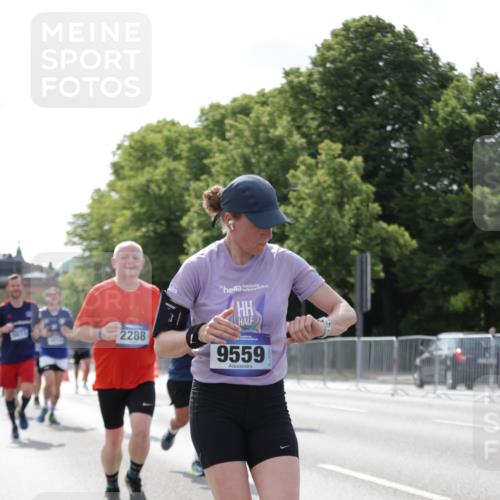29.06.2025 - hella hamburg halbmarathon Jannik Wohlers http://msf.ph/oto/8139874 29.06.2025 10:04:57 Lombardsbrücke 1863, 1936, 1981, 2288, 2298, 3578, 4014, 4220, 5073, 6059, 7826, 8999, 9007, 9075, 9165, 9559, 9680, 10694, 11784, 11873, 12557, 13221, 13717, 14203, 14465, 14642, 16092, 16478, 16546, 16847, 17707, 18616, 18617, 19034 meine-sportfotos.de