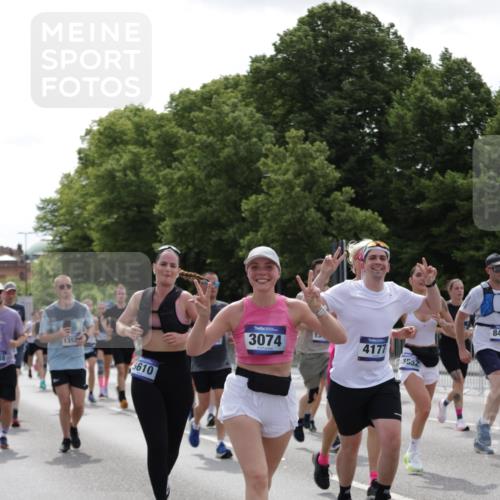 29.06.2025 - hella hamburg halbmarathon Jannik Wohlers http://msf.ph/oto/8139877 29.06.2025 10:42:48 Lombardsbrücke 1149, 1467, 1788, 1816, 1878, 2103, 2158, 2267, 2361, 2971, 3074, 3238, 3329, 3518, 3638, 4056, 4177, 4302, 4680, 5067, 5268, 5610, 5720, 5755, 5967, 7043, 7461, 7872, 8184, 8435, 8795, 8991, 9072, 9304, 9644, 9976, 10180, 10536, 11093, 11443, 11649, 11671, 12485, 12603, 13417, 13526, 13676, 13684, 13685, 13786, 13852, 15246, 15509, 15514, 15717, 16055, 16263, 16264, 16789, 16840, 17609, 17921, 18434, 18435, 18540, 18898, 19031, 19115 meine-sportfotos.de