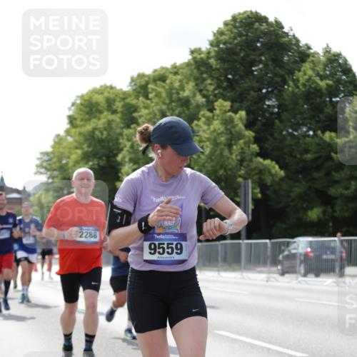 29.06.2025 - hella hamburg halbmarathon Jannik Wohlers http://msf.ph/oto/8139879 29.06.2025 10:04:57 Lombardsbrücke 1863, 1936, 1981, 2288, 2298, 3578, 4014, 4220, 5073, 6059, 7826, 8999, 9007, 9075, 9165, 9559, 9680, 10694, 11784, 11873, 12557, 13221, 13717, 14203, 14465, 14642, 16092, 16478, 16546, 16847, 17707, 18616, 18617, 19034 meine-sportfotos.de