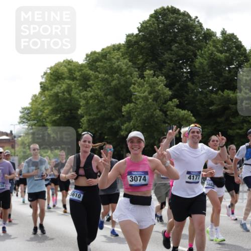 29.06.2025 - hella hamburg halbmarathon Jannik Wohlers http://msf.ph/oto/8139882 29.06.2025 10:42:48 Lombardsbrücke 1149, 1467, 1788, 1816, 1878, 2103, 2158, 2267, 2361, 2971, 3074, 3238, 3329, 3518, 3638, 4056, 4177, 4302, 4680, 5067, 5268, 5610, 5720, 5755, 5967, 7043, 7461, 7872, 8184, 8435, 8795, 8991, 9072, 9304, 9644, 9976, 10180, 10536, 11093, 11443, 11649, 11671, 12485, 12603, 13417, 13526, 13676, 13684, 13685, 13786, 13852, 15246, 15509, 15514, 15717, 16055, 16263, 16264, 16789, 16840, 17609, 17921, 18434, 18435, 18540, 18898, 19031, 19115 meine-sportfotos.de