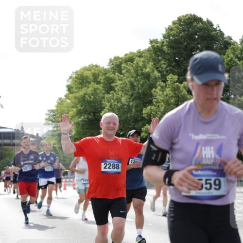 29.06.2025 - hella hamburg halbmarathon Jannik Wohlers http://msf.ph/oto/8139884 29.06.2025 10:04:58 Lombardsbrücke 1863, 1936, 1981, 2288, 2298, 3578, 4014, 4220, 5073, 6059, 9075, 9165, 9559, 9680, 10343, 10694, 11784, 11873, 12557, 13221, 14203, 14465, 14642, 16092, 16478, 16546, 16847, 18616, 18617, 19034 meine-sportfotos.de