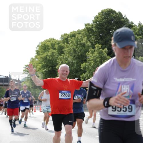 29.06.2025 - hella hamburg halbmarathon Jannik Wohlers http://msf.ph/oto/8139887 29.06.2025 10:04:58 Lombardsbrücke 1863, 1936, 1981, 2288, 2298, 3578, 4014, 4220, 5073, 6059, 9075, 9165, 9559, 9680, 10343, 10694, 11784, 11873, 12557, 13221, 14203, 14465, 14642, 16092, 16478, 16546, 16847, 18616, 18617, 19034 meine-sportfotos.de