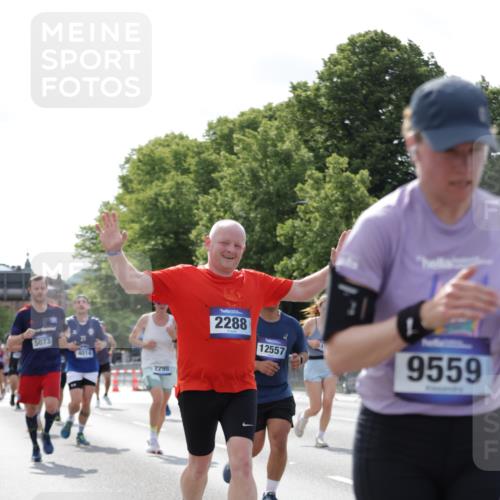 29.06.2025 - hella hamburg halbmarathon Jannik Wohlers http://msf.ph/oto/8139888 29.06.2025 10:04:58 Lombardsbrücke 1863, 1936, 1981, 2288, 2298, 3578, 4014, 4220, 5073, 6059, 9075, 9165, 9559, 9680, 10343, 10694, 11784, 11873, 12557, 13221, 14203, 14465, 14642, 16092, 16478, 16546, 16847, 18616, 18617, 19034 meine-sportfotos.de