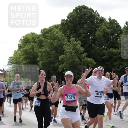 29.06.2025 - hella hamburg halbmarathon Jannik Wohlers http://msf.ph/oto/8139898 29.06.2025 10:42:48 Lombardsbrücke 1149, 1467, 1788, 1816, 1878, 2103, 2158, 2267, 2361, 2971, 3074, 3238, 3329, 3518, 3638, 4056, 4177, 4302, 4680, 5067, 5268, 5610, 5720, 5755, 5967, 7043, 7461, 7872, 8184, 8435, 8795, 8991, 9072, 9304, 9644, 9976, 10180, 10536, 11093, 11443, 11649, 11671, 12485, 12603, 13417, 13526, 13676, 13684, 13685, 13786, 13852, 15246, 15509, 15514, 15717, 16055, 16263, 16264, 16789, 16840, 17609, 17921, 18434, 18435, 18540, 18898, 19031, 19115 meine-sportfotos.de
