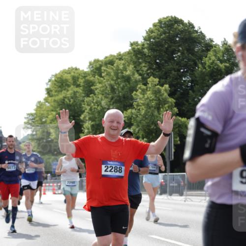 29.06.2025 - hella hamburg halbmarathon Jannik Wohlers http://msf.ph/oto/8139900 29.06.2025 10:04:58 Lombardsbrücke 1863, 1936, 1981, 2288, 2298, 3578, 4014, 4220, 5073, 6059, 9075, 9165, 9559, 9680, 10343, 10694, 11784, 11873, 12557, 13221, 14203, 14465, 14642, 16092, 16478, 16546, 16847, 18616, 18617, 19034 meine-sportfotos.de