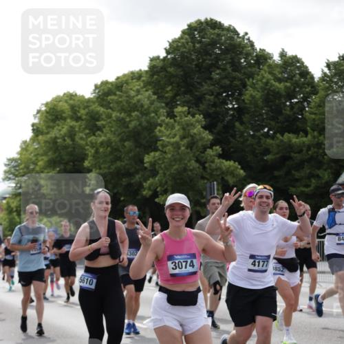 29.06.2025 - hella hamburg halbmarathon Jannik Wohlers http://msf.ph/oto/8139902 29.06.2025 10:42:48 Lombardsbrücke 1149, 1467, 1788, 1816, 1878, 2103, 2158, 2267, 2361, 2971, 3074, 3238, 3329, 3518, 3638, 4056, 4177, 4302, 4680, 5067, 5268, 5610, 5720, 5755, 5967, 7043, 7461, 7872, 8184, 8435, 8795, 8991, 9072, 9304, 9644, 9976, 10180, 10536, 11093, 11443, 11649, 11671, 12485, 12603, 13417, 13526, 13676, 13684, 13685, 13786, 13852, 15246, 15509, 15514, 15717, 16055, 16263, 16264, 16789, 16840, 17609, 17921, 18434, 18435, 18540, 18898, 19031, 19115 meine-sportfotos.de