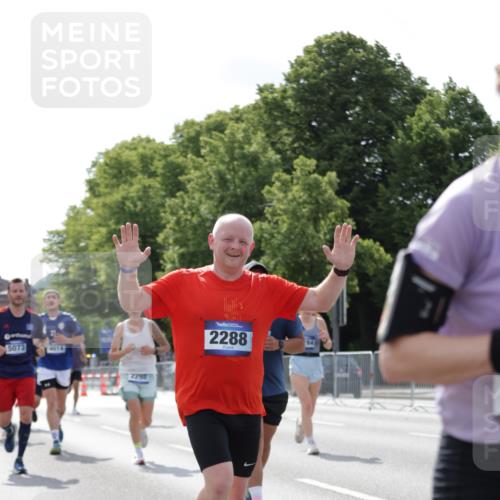 29.06.2025 - hella hamburg halbmarathon Jannik Wohlers http://msf.ph/oto/8139904 29.06.2025 10:04:58 Lombardsbrücke 1863, 1936, 1981, 2288, 2298, 3578, 4014, 4220, 5073, 6059, 9075, 9165, 9559, 9680, 10343, 10694, 11784, 11873, 12557, 13221, 14203, 14465, 14642, 16092, 16478, 16546, 16847, 18616, 18617, 19034 meine-sportfotos.de