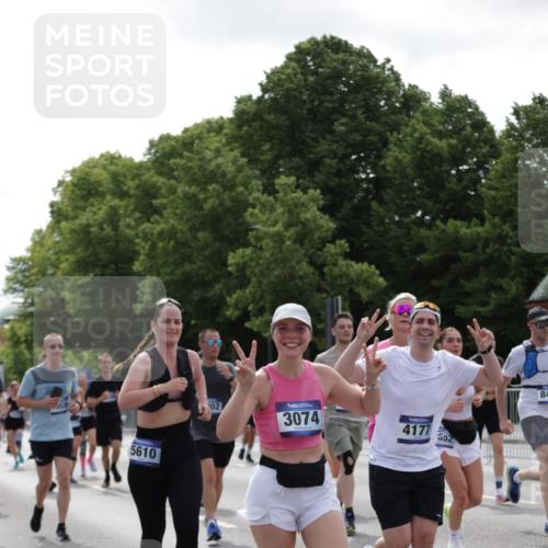 29.06.2025 - hella hamburg halbmarathon Jannik Wohlers http://msf.ph/oto/8139907 29.06.2025 10:42:48 Lombardsbrücke 1149, 1467, 1788, 1816, 1878, 2103, 2158, 2267, 2361, 2971, 3074, 3238, 3329, 3518, 3638, 4056, 4177, 4302, 4680, 5067, 5268, 5610, 5720, 5755, 5967, 7043, 7461, 7872, 8184, 8435, 8795, 8991, 9072, 9304, 9644, 9976, 10180, 10536, 11093, 11443, 11649, 11671, 12485, 12603, 13417, 13526, 13676, 13684, 13685, 13786, 13852, 15246, 15509, 15514, 15717, 16055, 16263, 16264, 16789, 16840, 17609, 17921, 18434, 18435, 18540, 18898, 19031, 19115 meine-sportfotos.de