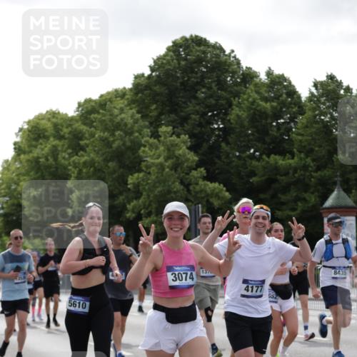 29.06.2025 - hella hamburg halbmarathon Jannik Wohlers http://msf.ph/oto/8139913 29.06.2025 10:42:48 Lombardsbrücke 1149, 1467, 1788, 1816, 1878, 2103, 2158, 2267, 2361, 2971, 3074, 3238, 3329, 3518, 3638, 4056, 4177, 4302, 4680, 5067, 5268, 5610, 5720, 5755, 5967, 7043, 7461, 7872, 8184, 8435, 8795, 8991, 9072, 9304, 9644, 9976, 10180, 10536, 11093, 11443, 11649, 11671, 12485, 12603, 13417, 13526, 13676, 13684, 13685, 13786, 13852, 15246, 15509, 15514, 15717, 16055, 16263, 16264, 16789, 16840, 17609, 17921, 18434, 18435, 18540, 18898, 19031, 19115 meine-sportfotos.de