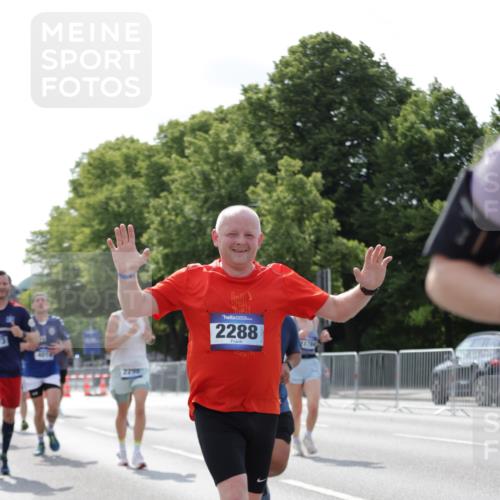 29.06.2025 - hella hamburg halbmarathon Jannik Wohlers http://msf.ph/oto/8139914 29.06.2025 10:04:59 Lombardsbrücke 1863, 1936, 1981, 2288, 2298, 3578, 4014, 4220, 5073, 6059, 9075, 9165, 9559, 9680, 10343, 10694, 11784, 11873, 12557, 13221, 14465, 14642, 16092, 16478, 16546, 16847, 18616, 18617, 19034 meine-sportfotos.de