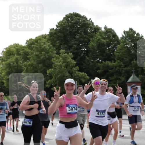 29.06.2025 - hella hamburg halbmarathon Jannik Wohlers http://msf.ph/oto/8139918 29.06.2025 10:42:48 Lombardsbrücke 1149, 1467, 1788, 1816, 1878, 2103, 2158, 2267, 2361, 2971, 3074, 3238, 3329, 3518, 3638, 4056, 4177, 4302, 4680, 5067, 5268, 5610, 5720, 5755, 5967, 7043, 7461, 7872, 8184, 8435, 8795, 8991, 9072, 9304, 9644, 9976, 10180, 10536, 11093, 11443, 11649, 11671, 12485, 12603, 13417, 13526, 13676, 13684, 13685, 13786, 13852, 15246, 15509, 15514, 15717, 16055, 16263, 16264, 16789, 16840, 17609, 17921, 18434, 18435, 18540, 18898, 19031, 19115 meine-sportfotos.de