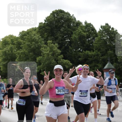 29.06.2025 - hella hamburg halbmarathon Jannik Wohlers http://msf.ph/oto/8139923 29.06.2025 10:42:48 Lombardsbrücke 1149, 1467, 1788, 1816, 1878, 2103, 2158, 2267, 2361, 2971, 3074, 3238, 3329, 3518, 3638, 4056, 4177, 4302, 4680, 5067, 5268, 5610, 5720, 5755, 5967, 7043, 7461, 7872, 8184, 8435, 8795, 8991, 9072, 9304, 9644, 9976, 10180, 10536, 11093, 11443, 11649, 11671, 12485, 12603, 13417, 13526, 13676, 13684, 13685, 13786, 13852, 15246, 15509, 15514, 15717, 16055, 16263, 16264, 16789, 16840, 17609, 17921, 18434, 18435, 18540, 18898, 19031, 19115 meine-sportfotos.de