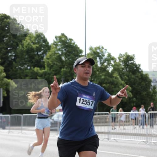 29.06.2025 - hella hamburg halbmarathon Jannik Wohlers http://msf.ph/oto/8139933 29.06.2025 10:05:00 Lombardsbrücke 1863, 1936, 1981, 2288, 2298, 3578, 4014, 4220, 4782, 5073, 6059, 9075, 9165, 9559, 9680, 10343, 10694, 11784, 11873, 12557, 13221, 14465, 14642, 16092, 16478, 16546, 16847, 18616, 18617, 19034 meine-sportfotos.de