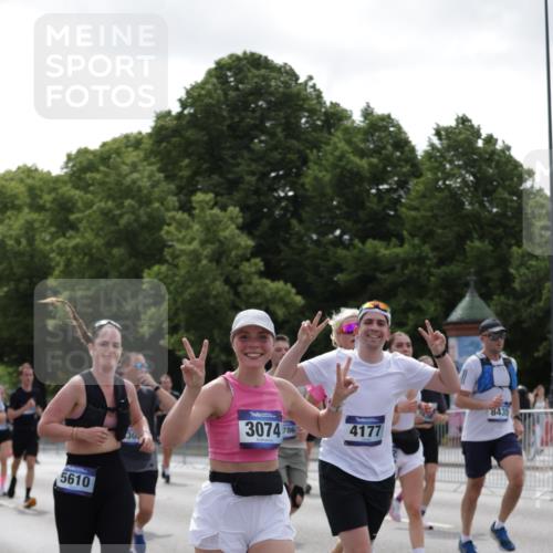 29.06.2025 - hella hamburg halbmarathon Jannik Wohlers http://msf.ph/oto/8139934 29.06.2025 10:42:48 Lombardsbrücke 1149, 1467, 1788, 1816, 1878, 2103, 2158, 2267, 2361, 2971, 3074, 3238, 3329, 3518, 3638, 4056, 4177, 4302, 4680, 5067, 5268, 5610, 5720, 5755, 5967, 7043, 7461, 7872, 8184, 8435, 8795, 8991, 9072, 9304, 9644, 9976, 10180, 10536, 11093, 11443, 11649, 11671, 12485, 12603, 13417, 13526, 13676, 13684, 13685, 13786, 13852, 15246, 15509, 15514, 15717, 16055, 16263, 16264, 16789, 16840, 17609, 17921, 18434, 18435, 18540, 18898, 19031, 19115 meine-sportfotos.de