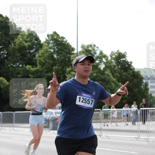 29.06.2025 - hella hamburg halbmarathon Jannik Wohlers http://msf.ph/oto/8139938 29.06.2025 10:05:00 Lombardsbrücke 1863, 1936, 1981, 2288, 2298, 3578, 4014, 4220, 4782, 5073, 6059, 9075, 9165, 9559, 9680, 10343, 10694, 11784, 11873, 12557, 13221, 14465, 14642, 16092, 16478, 16546, 16847, 18616, 18617, 19034 meine-sportfotos.de