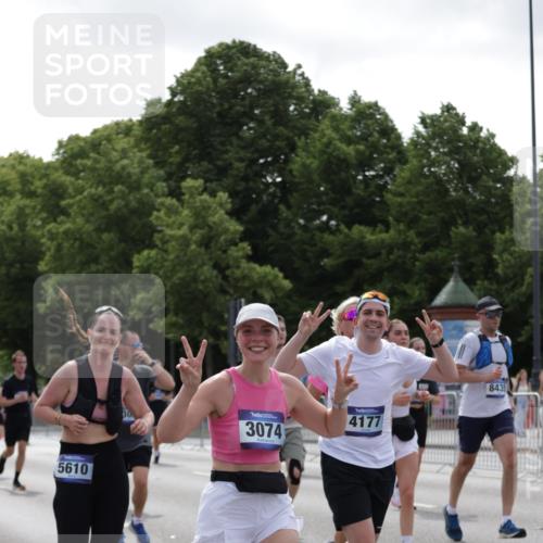 29.06.2025 - hella hamburg halbmarathon Jannik Wohlers http://msf.ph/oto/8139940 29.06.2025 10:42:48 Lombardsbrücke 1149, 1467, 1788, 1816, 1878, 2103, 2158, 2267, 2361, 2971, 3074, 3238, 3329, 3518, 3638, 4056, 4177, 4302, 4680, 5067, 5268, 5610, 5720, 5755, 5967, 7043, 7461, 7872, 8184, 8435, 8795, 8991, 9072, 9304, 9644, 9976, 10180, 10536, 11093, 11443, 11649, 11671, 12485, 12603, 13417, 13526, 13676, 13684, 13685, 13786, 13852, 15246, 15509, 15514, 15717, 16055, 16263, 16264, 16789, 16840, 17609, 17921, 18434, 18435, 18540, 18898, 19031, 19115 meine-sportfotos.de