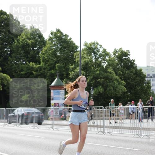 29.06.2025 - hella hamburg halbmarathon Jannik Wohlers http://msf.ph/oto/8139944 29.06.2025 10:05:01 Lombardsbrücke 1863, 1936, 1981, 2288, 2298, 2624, 3578, 4014, 4220, 4782, 5073, 6059, 9075, 9165, 9559, 9680, 9736, 9737, 9738, 10343, 10694, 11784, 11873, 12557, 13221, 14465, 14642, 16092, 16478, 16546, 16847, 18616, 18617, 19034 meine-sportfotos.de