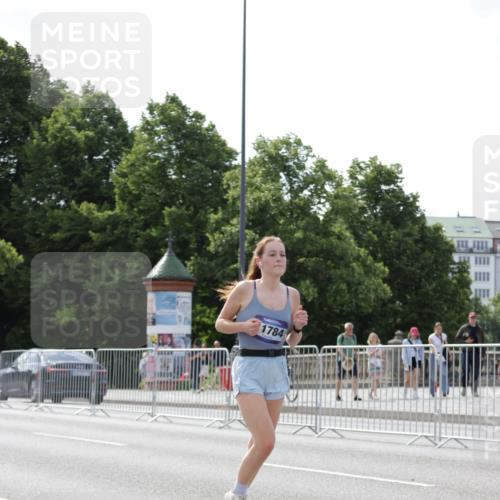 29.06.2025 - hella hamburg halbmarathon Jannik Wohlers http://msf.ph/oto/8139952 29.06.2025 10:05:01 Lombardsbrücke 1863, 1936, 1981, 2288, 2298, 2624, 3578, 4014, 4220, 4782, 5073, 6059, 9075, 9165, 9559, 9680, 9736, 9737, 9738, 10343, 10694, 11784, 11873, 12557, 13221, 14465, 14642, 16092, 16478, 16546, 16847, 18616, 18617, 19034 meine-sportfotos.de