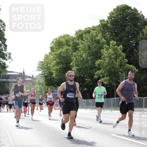 29.06.2025 - hella hamburg halbmarathon Jannik Wohlers http://msf.ph/oto/8139993 29.06.2025 10:05:05 Lombardsbrücke 1863, 1936, 1981, 2288, 2298, 2624, 3578, 4014, 4782, 5073, 9075, 9165, 9559, 9680, 9736, 9737, 9738, 10343, 10694, 11784, 11873, 11958, 12557, 13221, 14465, 14642, 16092, 16546, 16847, 18616, 18617, 19034, 19248 meine-sportfotos.de