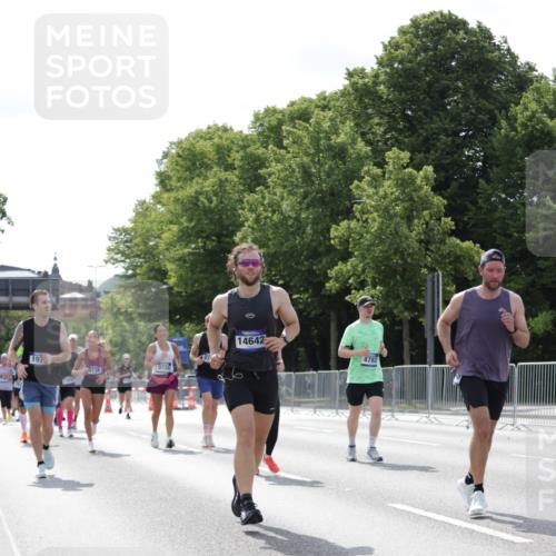 29.06.2025 - hella hamburg halbmarathon Jannik Wohlers http://msf.ph/oto/8140006 29.06.2025 10:05:06 Lombardsbrücke 1863, 1936, 1981, 2288, 2298, 2624, 3578, 4014, 4782, 5073, 9075, 9165, 9559, 9680, 9736, 9737, 9738, 10343, 10694, 11784, 11873, 11958, 12557, 13221, 14465, 14642, 16092, 16546, 16847, 17731, 18616, 18617, 19248 meine-sportfotos.de