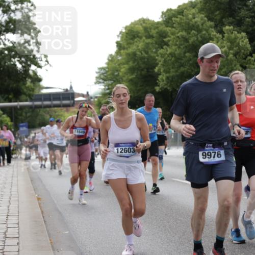 29.06.2025 - hella hamburg halbmarathon Jannik Wohlers http://msf.ph/oto/8140025 29.06.2025 10:42:53 Lombardsbrücke 1149, 1155, 1467, 1816, 1878, 2267, 2361, 2971, 3074, 3238, 3329, 3518, 3638, 4056, 4177, 4302, 4367, 4680, 5268, 5610, 5720, 5755, 6440, 7043, 7461, 7872, 8135, 8184, 8408, 8435, 9072, 9639, 9641, 9644, 9976, 10536, 11093, 11279, 11443, 11649, 11671, 11969, 12485, 12603, 13526, 13676, 13684, 13685, 13786, 13852, 14528, 15246, 15509, 15514, 15717, 16055, 16263, 16264, 16358, 16840, 17921, 18434, 18435, 18497, 18898, 19031, 19043, 19141 meine-sportfotos.de