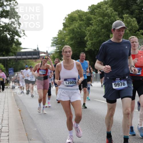 29.06.2025 - hella hamburg halbmarathon Jannik Wohlers http://msf.ph/oto/8140027 29.06.2025 10:42:54 Lombardsbrücke 1155, 1467, 1816, 1878, 2267, 2361, 2971, 3074, 3238, 3329, 3638, 4056, 4177, 4302, 4367, 4680, 5268, 5610, 5720, 5755, 6012, 6440, 7461, 7872, 7926, 8135, 8184, 8408, 8435, 9072, 9639, 9641, 9976, 10536, 11093, 11279, 11443, 11649, 11671, 11969, 12485, 12603, 13526, 13676, 13684, 13685, 13786, 13852, 14528, 14890, 15246, 15509, 15514, 15717, 16055, 16263, 16264, 16358, 16840, 17921, 18497, 18898, 19031, 19043, 19141 meine-sportfotos.de