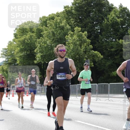 29.06.2025 - hella hamburg halbmarathon Jannik Wohlers http://msf.ph/oto/8140029 29.06.2025 10:05:06 Lombardsbrücke 1863, 1936, 1981, 2288, 2298, 2624, 3578, 4014, 4782, 5073, 9075, 9165, 9559, 9680, 9736, 9737, 9738, 10343, 10694, 11784, 11873, 11958, 12557, 13221, 14465, 14642, 16092, 16546, 16847, 17731, 18616, 18617, 19248 meine-sportfotos.de