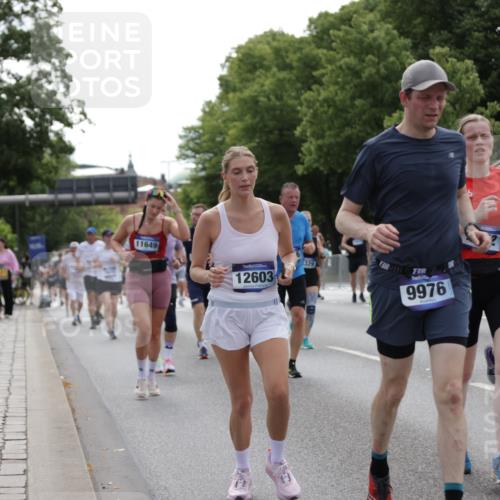 29.06.2025 - hella hamburg halbmarathon Jannik Wohlers http://msf.ph/oto/8140032 29.06.2025 10:42:54 Lombardsbrücke 1155, 1467, 1816, 1878, 2267, 2361, 2971, 3074, 3238, 3329, 3638, 4056, 4177, 4302, 4367, 4680, 5268, 5610, 5720, 5755, 6012, 6440, 7461, 7872, 7926, 8135, 8184, 8408, 8435, 9072, 9639, 9641, 9976, 10536, 11093, 11279, 11443, 11649, 11671, 11969, 12485, 12603, 13526, 13676, 13684, 13685, 13786, 13852, 14528, 14890, 15246, 15509, 15514, 15717, 16055, 16263, 16264, 16358, 16840, 17921, 18497, 18898, 19031, 19043, 19141 meine-sportfotos.de