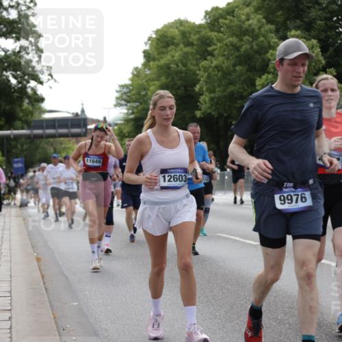 29.06.2025 - hella hamburg halbmarathon Jannik Wohlers http://msf.ph/oto/8140034 29.06.2025 10:42:54 Lombardsbrücke 1155, 1467, 1816, 1878, 2267, 2361, 2971, 3074, 3238, 3329, 3638, 4056, 4177, 4302, 4367, 4680, 5268, 5610, 5720, 5755, 6012, 6440, 7461, 7872, 7926, 8135, 8184, 8408, 8435, 9072, 9639, 9641, 9976, 10536, 11093, 11279, 11443, 11649, 11671, 11969, 12485, 12603, 13526, 13676, 13684, 13685, 13786, 13852, 14528, 14890, 15246, 15509, 15514, 15717, 16055, 16263, 16264, 16358, 16840, 17921, 18497, 18898, 19031, 19043, 19141 meine-sportfotos.de