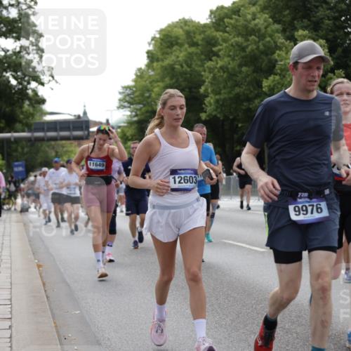 29.06.2025 - hella hamburg halbmarathon Jannik Wohlers http://msf.ph/oto/8140039 29.06.2025 10:42:54 Lombardsbrücke 1155, 1467, 1816, 1878, 2267, 2361, 2971, 3074, 3238, 3329, 3638, 4056, 4177, 4302, 4367, 4680, 5268, 5610, 5720, 5755, 6012, 6440, 7461, 7872, 7926, 8135, 8184, 8408, 8435, 9072, 9639, 9641, 9976, 10536, 11093, 11279, 11443, 11649, 11671, 11969, 12485, 12603, 13526, 13676, 13684, 13685, 13786, 13852, 14528, 14890, 15246, 15509, 15514, 15717, 16055, 16263, 16264, 16358, 16840, 17921, 18497, 18898, 19031, 19043, 19141 meine-sportfotos.de