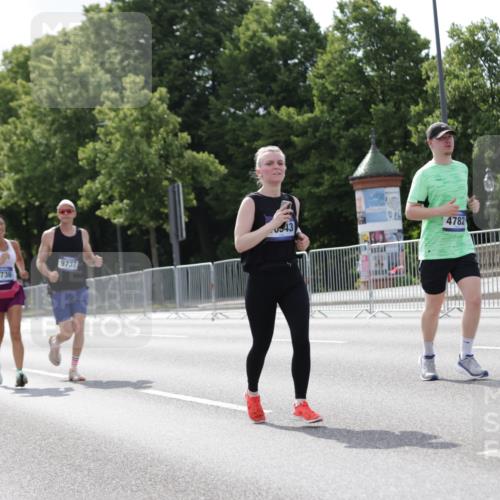 29.06.2025 - hella hamburg halbmarathon Jannik Wohlers http://msf.ph/oto/8140045 29.06.2025 10:05:08 Lombardsbrücke 1936, 1981, 2288, 2298, 2624, 3461, 4014, 4782, 5073, 9559, 9680, 9736, 9737, 9738, 10343, 10694, 10791, 10998, 11784, 11873, 11958, 12557, 13221, 14465, 14642, 16092, 16546, 17731, 19248 meine-sportfotos.de