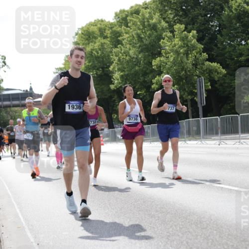 29.06.2025 - hella hamburg halbmarathon Jannik Wohlers http://msf.ph/oto/8140051 29.06.2025 10:05:09 Lombardsbrücke 1936, 1981, 2288, 2298, 2624, 3461, 4014, 4782, 5073, 9339, 9680, 9736, 9737, 9738, 9917, 10343, 10694, 10791, 10998, 11784, 11873, 11958, 12557, 14465, 14642, 16092, 16546, 17731, 17740, 19248 meine-sportfotos.de