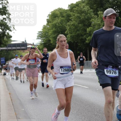 29.06.2025 - hella hamburg halbmarathon Jannik Wohlers http://msf.ph/oto/8140053 29.06.2025 10:42:54 Lombardsbrücke 1155, 1467, 1816, 1878, 2267, 2361, 2971, 3074, 3238, 3329, 3638, 4056, 4177, 4302, 4367, 4680, 5268, 5610, 5720, 5755, 6012, 6440, 7461, 7872, 7926, 8135, 8184, 8408, 8435, 9072, 9639, 9641, 9976, 10536, 11093, 11279, 11443, 11649, 11671, 11969, 12485, 12603, 13526, 13676, 13684, 13685, 13786, 13852, 14528, 14890, 15246, 15509, 15514, 15717, 16055, 16263, 16264, 16358, 16840, 17921, 18497, 18898, 19031, 19043, 19141 meine-sportfotos.de