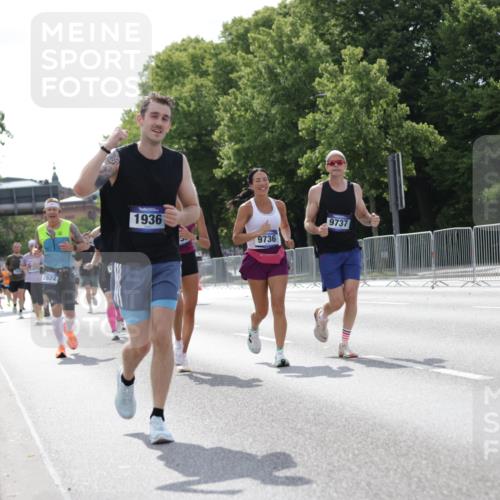 29.06.2025 - hella hamburg halbmarathon Jannik Wohlers http://msf.ph/oto/8140059 29.06.2025 10:05:09 Lombardsbrücke 1936, 1981, 2288, 2298, 2624, 3461, 4014, 4782, 5073, 9339, 9680, 9736, 9737, 9738, 9917, 10343, 10694, 10791, 10998, 11784, 11873, 11958, 12557, 14465, 14642, 16092, 16546, 17731, 17740, 19248 meine-sportfotos.de