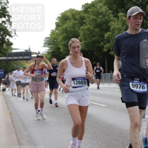 29.06.2025 - hella hamburg halbmarathon Jannik Wohlers http://msf.ph/oto/8140060 29.06.2025 10:42:54 Lombardsbrücke 1155, 1467, 1816, 1878, 2267, 2361, 2971, 3074, 3238, 3329, 3638, 4056, 4177, 4302, 4367, 4680, 5268, 5610, 5720, 5755, 6012, 6440, 7461, 7872, 7926, 8135, 8184, 8408, 8435, 9072, 9639, 9641, 9976, 10536, 11093, 11279, 11443, 11649, 11671, 11969, 12485, 12603, 13526, 13676, 13684, 13685, 13786, 13852, 14528, 14890, 15246, 15509, 15514, 15717, 16055, 16263, 16264, 16358, 16840, 17921, 18497, 18898, 19031, 19043, 19141 meine-sportfotos.de