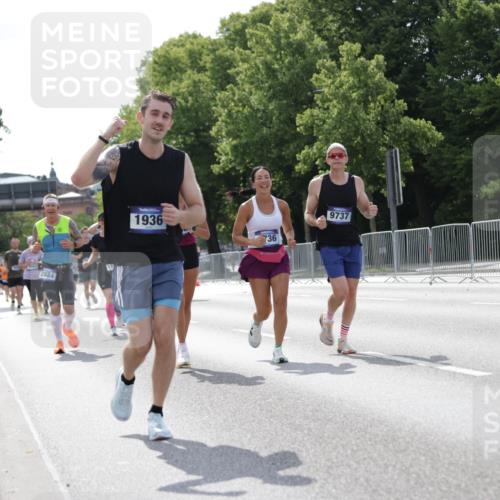 29.06.2025 - hella hamburg halbmarathon Jannik Wohlers http://msf.ph/oto/8140061 29.06.2025 10:05:09 Lombardsbrücke 1936, 1981, 2288, 2298, 2624, 3461, 4014, 4782, 5073, 9339, 9680, 9736, 9737, 9738, 9917, 10343, 10694, 10791, 10998, 11784, 11873, 11958, 12557, 14465, 14642, 16092, 16546, 17731, 17740, 19248 meine-sportfotos.de