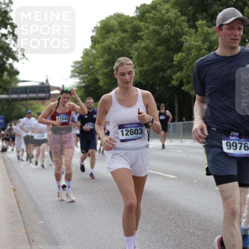 29.06.2025 - hella hamburg halbmarathon Jannik Wohlers http://msf.ph/oto/8140065 29.06.2025 10:42:54 Lombardsbrücke 1155, 1467, 1816, 1878, 2267, 2361, 2971, 3074, 3238, 3329, 3638, 4056, 4177, 4302, 4367, 4680, 5268, 5610, 5720, 5755, 6012, 6440, 7461, 7872, 7926, 8135, 8184, 8408, 8435, 9072, 9639, 9641, 9976, 10536, 11093, 11279, 11443, 11649, 11671, 11969, 12485, 12603, 13526, 13676, 13684, 13685, 13786, 13852, 14528, 14890, 15246, 15509, 15514, 15717, 16055, 16263, 16264, 16358, 16840, 17921, 18497, 18898, 19031, 19043, 19141 meine-sportfotos.de