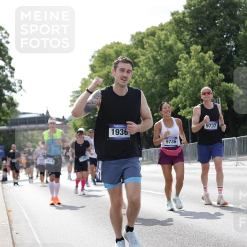 29.06.2025 - hella hamburg halbmarathon Jannik Wohlers http://msf.ph/oto/8140066 29.06.2025 10:05:10 Lombardsbrücke 1936, 1981, 2298, 2624, 3461, 3929, 4014, 4782, 5073, 9339, 9736, 9737, 9738, 9917, 10343, 10791, 10998, 11784, 11873, 11958, 12557, 14465, 14642, 16092, 16546, 17731, 17740, 19248 meine-sportfotos.de