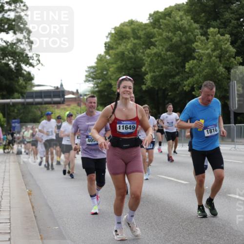 29.06.2025 - hella hamburg halbmarathon Jannik Wohlers http://msf.ph/oto/8140069 29.06.2025 10:42:55 Lombardsbrücke 1155, 1467, 1816, 1878, 2267, 2361, 3074, 3238, 3329, 3638, 4056, 4177, 4302, 4367, 4680, 5610, 5720, 5755, 6012, 6440, 7461, 7872, 7926, 8135, 8184, 8408, 8435, 9072, 9639, 9641, 9976, 10536, 11093, 11279, 11443, 11649, 11969, 12603, 13526, 13676, 13684, 13685, 13786, 13852, 14528, 14890, 15509, 15514, 15717, 16055, 16263, 16264, 16358, 16560, 16840, 18497, 18898, 19031, 19043, 19141 meine-sportfotos.de