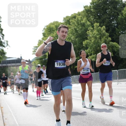 29.06.2025 - hella hamburg halbmarathon Jannik Wohlers http://msf.ph/oto/8140070 29.06.2025 10:05:10 Lombardsbrücke 1936, 1981, 2298, 2624, 3461, 3929, 4014, 4782, 5073, 9339, 9736, 9737, 9738, 9917, 10343, 10791, 10998, 11784, 11873, 11958, 12557, 14465, 14642, 16092, 16546, 17731, 17740, 19248 meine-sportfotos.de