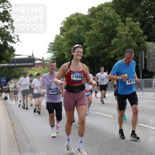 29.06.2025 - hella hamburg halbmarathon Jannik Wohlers http://msf.ph/oto/8140074 29.06.2025 10:42:56 Lombardsbrücke 1155, 1816, 1878, 3074, 3238, 3329, 3638, 4056, 4177, 4302, 4367, 4680, 5610, 5720, 6012, 6440, 7461, 7872, 7926, 8135, 8184, 8408, 8435, 9639, 9641, 9976, 10536, 11093, 11279, 11649, 11969, 12603, 13526, 13676, 13684, 13685, 13786, 13852, 14528, 14890, 15509, 15514, 15717, 16055, 16263, 16358, 16560, 16840, 17143, 18497, 19031, 19043, 19141 meine-sportfotos.de