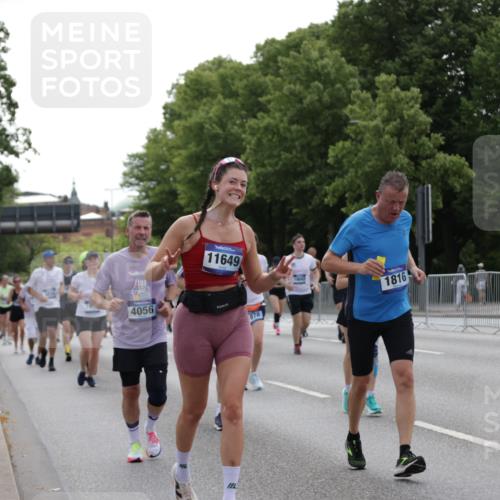 29.06.2025 - hella hamburg halbmarathon Jannik Wohlers http://msf.ph/oto/8140078 29.06.2025 10:42:56 Lombardsbrücke 1155, 1816, 1878, 3074, 3238, 3329, 3638, 4056, 4177, 4302, 4367, 4680, 5610, 5720, 6012, 6440, 7461, 7872, 7926, 8135, 8184, 8408, 8435, 9639, 9641, 9976, 10536, 11093, 11279, 11649, 11969, 12603, 13526, 13676, 13684, 13685, 13786, 13852, 14528, 14890, 15509, 15514, 15717, 16055, 16263, 16358, 16560, 16840, 17143, 18497, 19031, 19043, 19141 meine-sportfotos.de