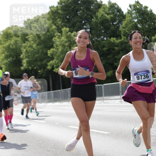 29.06.2025 - hella hamburg halbmarathon Jannik Wohlers http://msf.ph/oto/8140095 29.06.2025 10:05:12 Lombardsbrücke 1936, 1981, 2298, 2624, 3461, 3929, 4014, 4782, 5073, 5762, 9339, 9736, 9737, 9738, 9917, 10343, 10791, 10998, 11784, 11873, 11958, 14465, 14642, 16546, 17731, 17740, 18973, 19248 meine-sportfotos.de