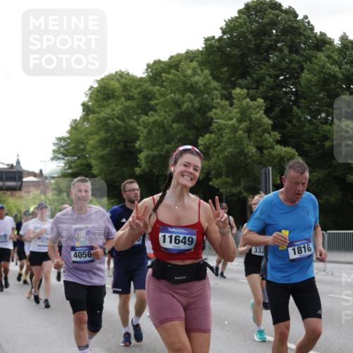 29.06.2025 - hella hamburg halbmarathon Jannik Wohlers http://msf.ph/oto/8140097 29.06.2025 10:42:56 Lombardsbrücke 1155, 1816, 1878, 3074, 3238, 3329, 3638, 4056, 4177, 4302, 4367, 4680, 5610, 5720, 6012, 6440, 7461, 7872, 7926, 8135, 8184, 8408, 8435, 9639, 9641, 9976, 10536, 11093, 11279, 11649, 11969, 12603, 13526, 13676, 13684, 13685, 13786, 13852, 14528, 14890, 15509, 15514, 15717, 16055, 16263, 16358, 16560, 16840, 17143, 18497, 19031, 19043, 19141 meine-sportfotos.de